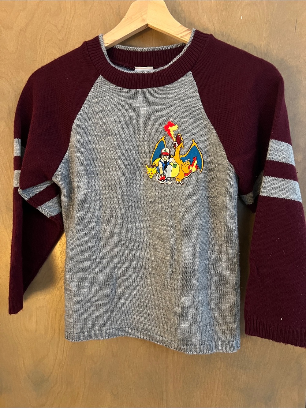 Kids' Gray & Maroon Raglan Crewneck Sweater with Charizard Graphic